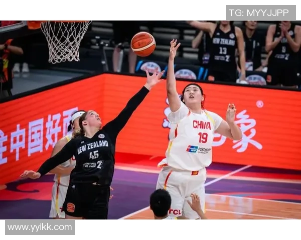 乌克兰女篮与拉脱维亚女篮激战正酣谁能夺得胜利的荣耀