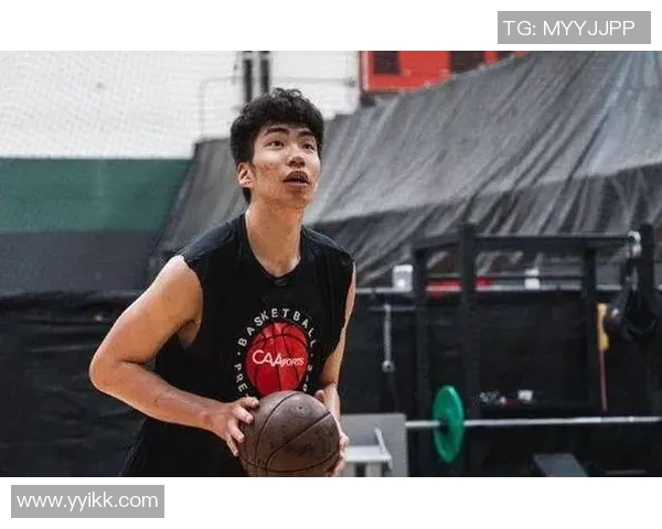 余嘉豪的成长之路：从少年篮球梦到职业生涯的辉煌转折